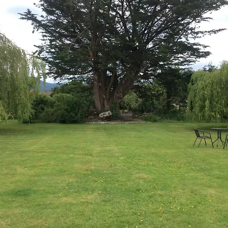 לינה וארוחת בוקר The Gardens Guest קיל איירן