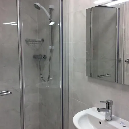 The Gardens Guest לינה וארוחת בוקר קיל איירן