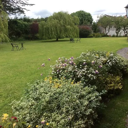 לינה וארוחת בוקר The Gardens Guest קיל איירן