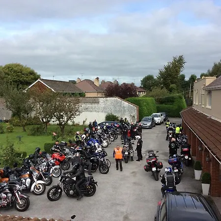 Panzió The Gardens Guest Cill Airne